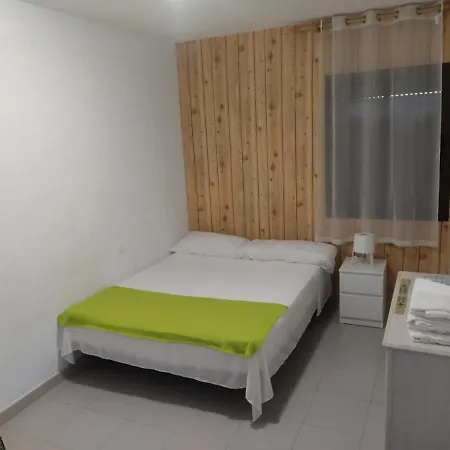 Vivienda Compartida Tajaraste בית אירוח *