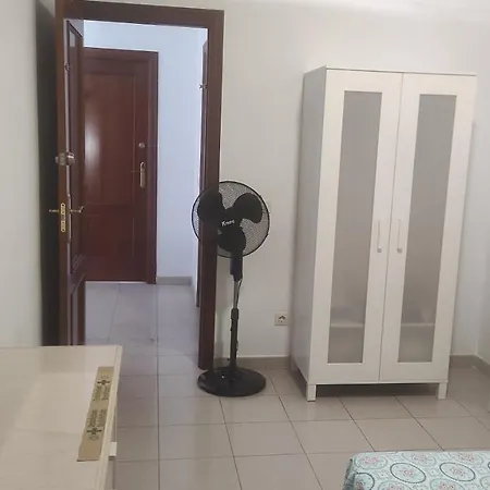Vivienda Compartida Tajaraste בית אירוח *