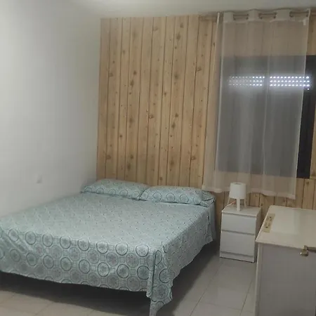 Vivienda Compartida Tajaraste בית אירוח *